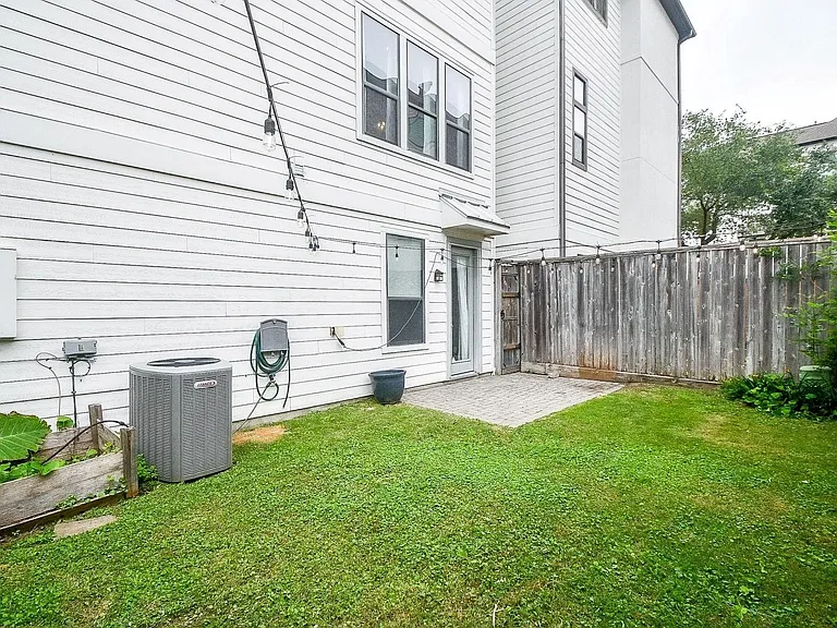 2222 Hilshire Lake Dr — Photo 29