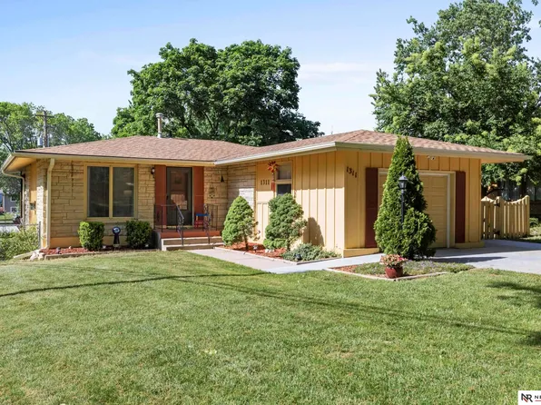 1311 W Avon Ln, Lincoln, NE 68505