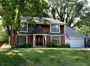 10234 Oakmont Cir, Lenexa, KS 66215