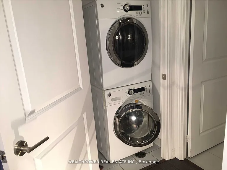 386 Yonge St #2206 — Photo 6