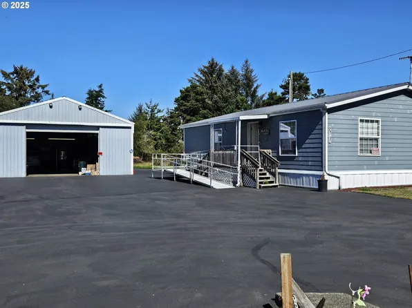 90797 Travis Ln, Coos Bay, OR 97420