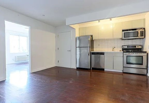 4th image of 286 Stanhope St #C