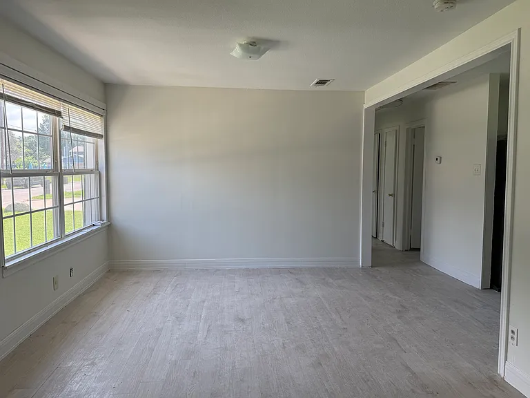 341 Kaye St — Photo 7