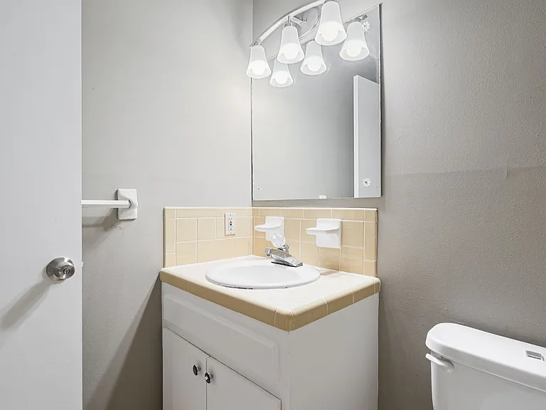 3212 Westbrook Dr #100 — Photo 28
