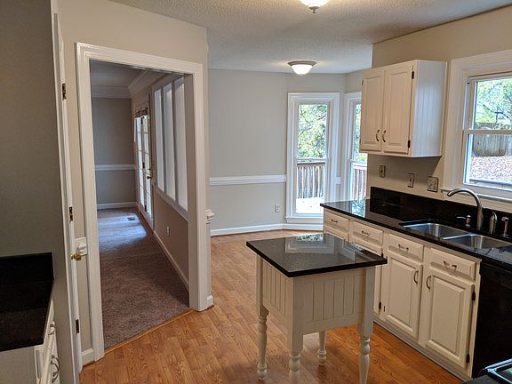 Kitchen and breakfast nook area