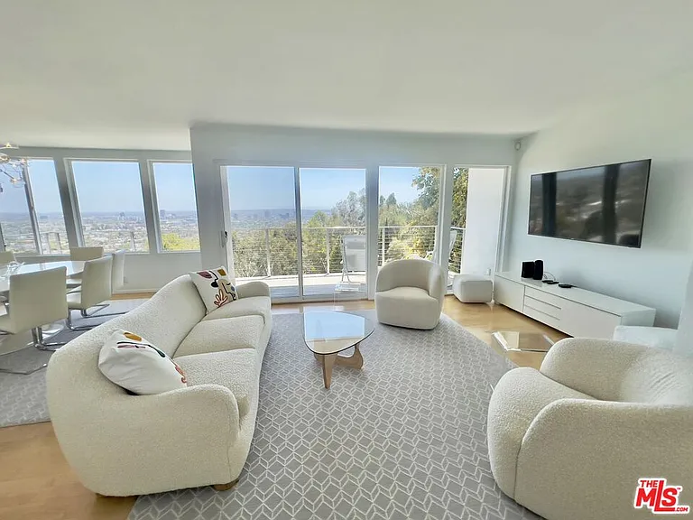 8376 Hollywood Blvd — Photo 12