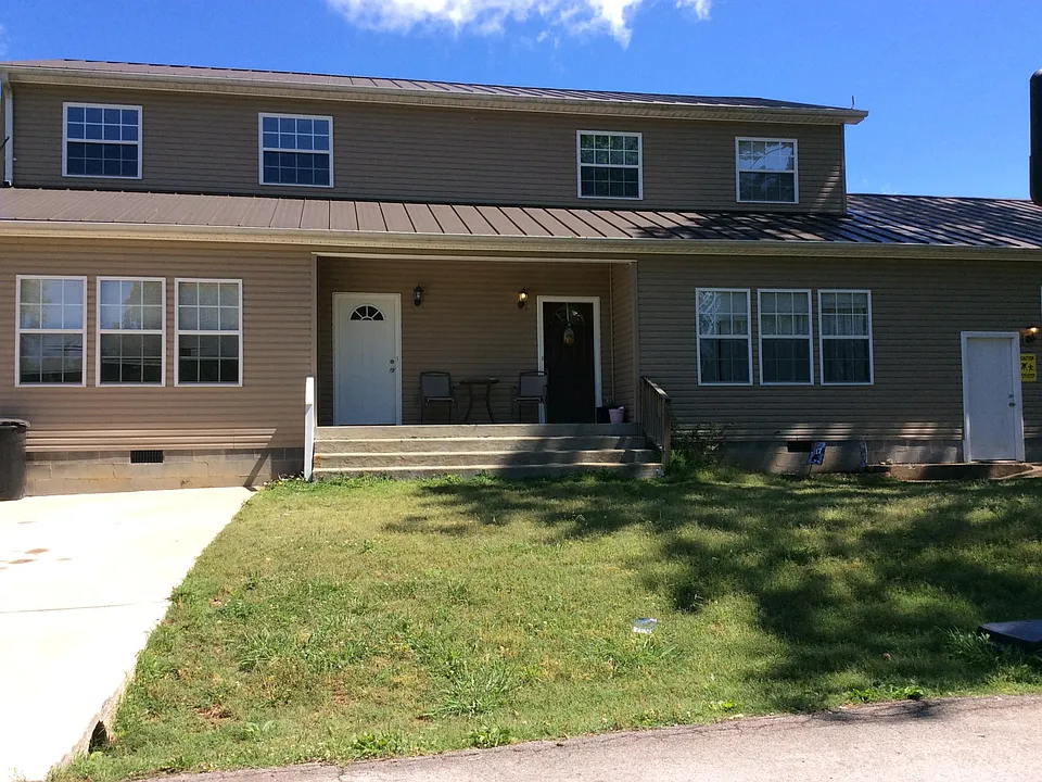 106 W High St