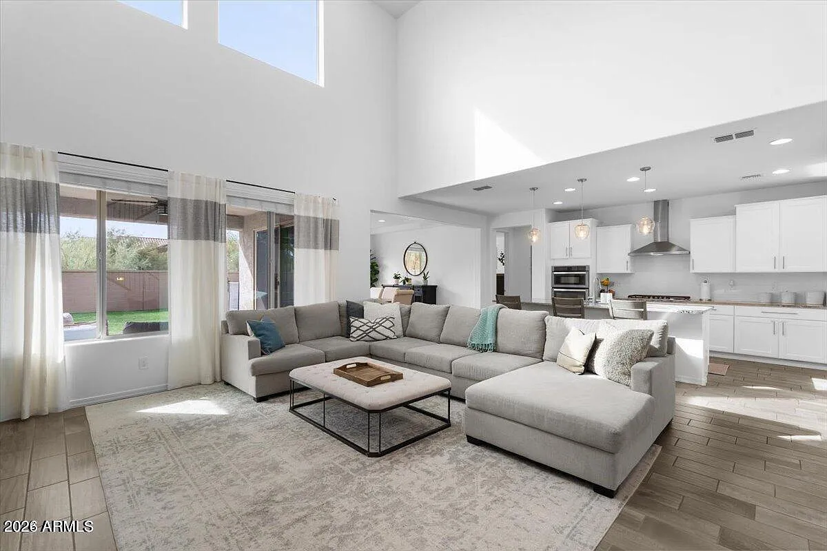 6 bed, 4.5 bath, 3825 sqft, $5,700 — Photo 2