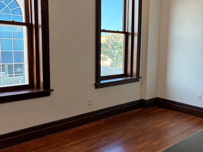 502 Commercial St — Photo 14