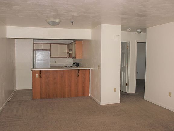3rd image of 103 Collegiate Ct APT 7