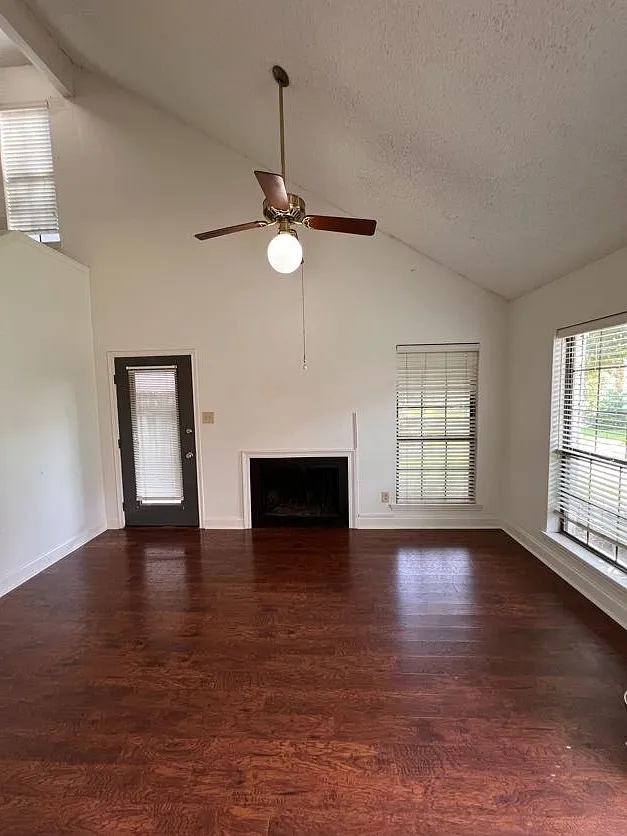 3 bed, 1376 sqft, $1,600 — Photo 3