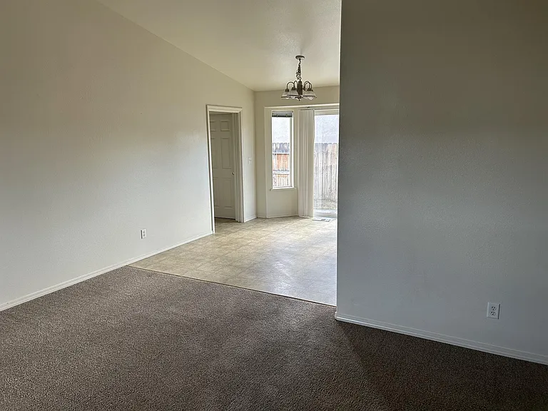 954 Woodhaven Dr — Photo 6