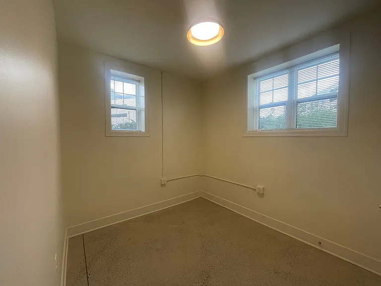 Sterling Apartments — Photo 58