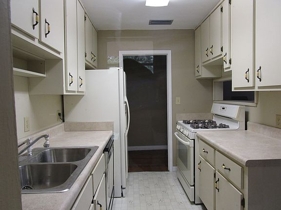 4th image of 6807 SE 216th Ter