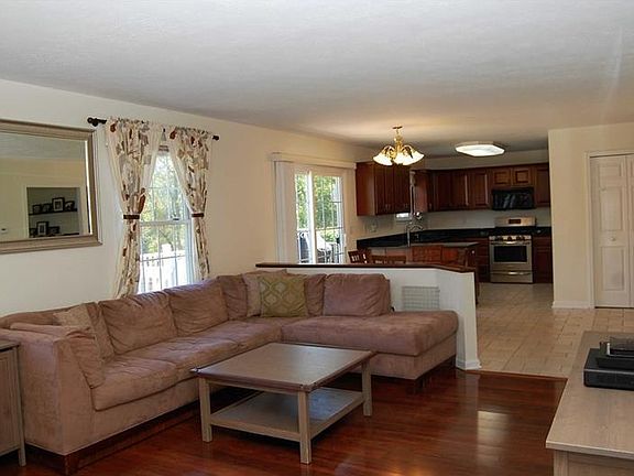 5th image of 105 Kimberwicke Ct