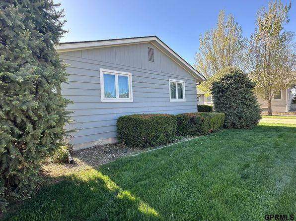305 N Linden Ave, Davenport, NE 68335