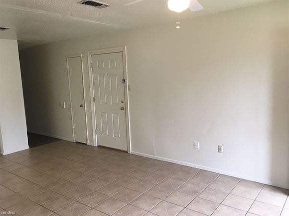 5th image of 300 Richards St #A