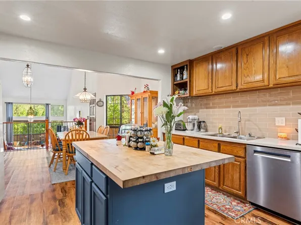 27528 Ashwood Ln, Lake Arrowhead, CA 92352
