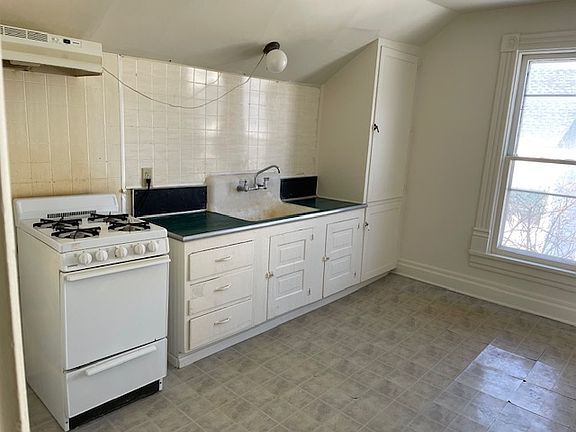 3rd image of 312 W Telegraph St #2