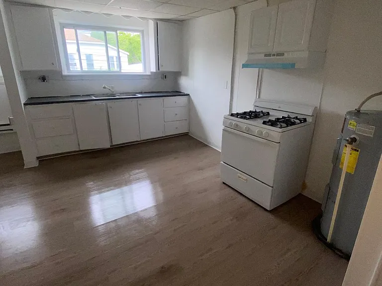 912 Park St #2 — Photo 4