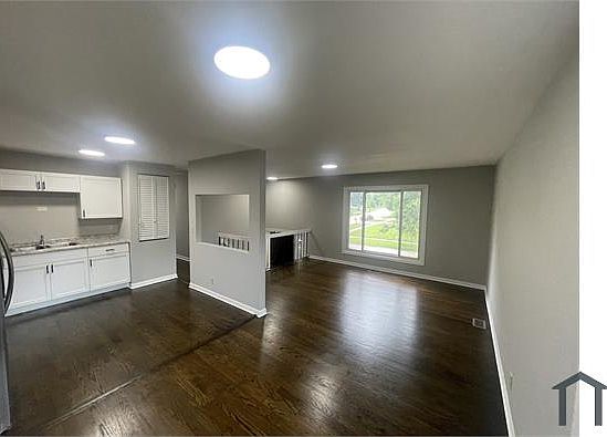 3rd image of 451 Sioux Dr
