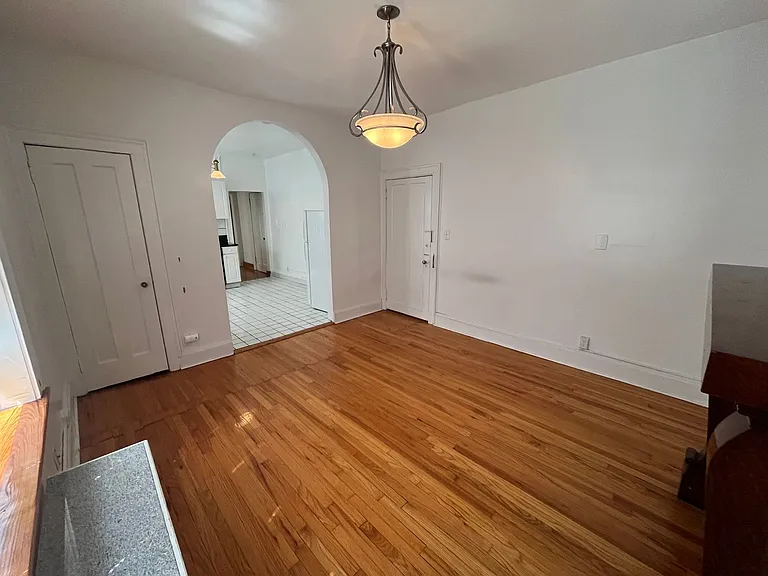 12467-12469 Cedar Rd — Photo 5