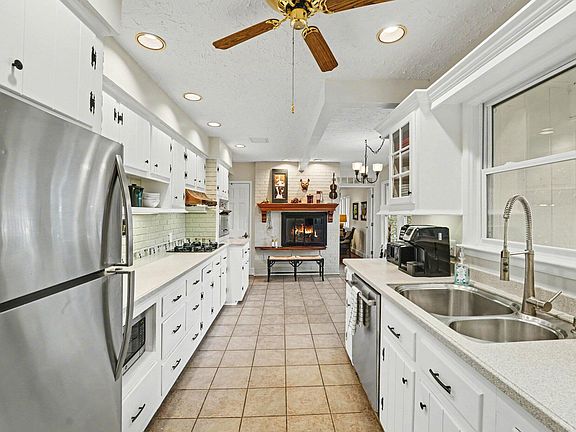 5th image of 515 Brookwood Dr