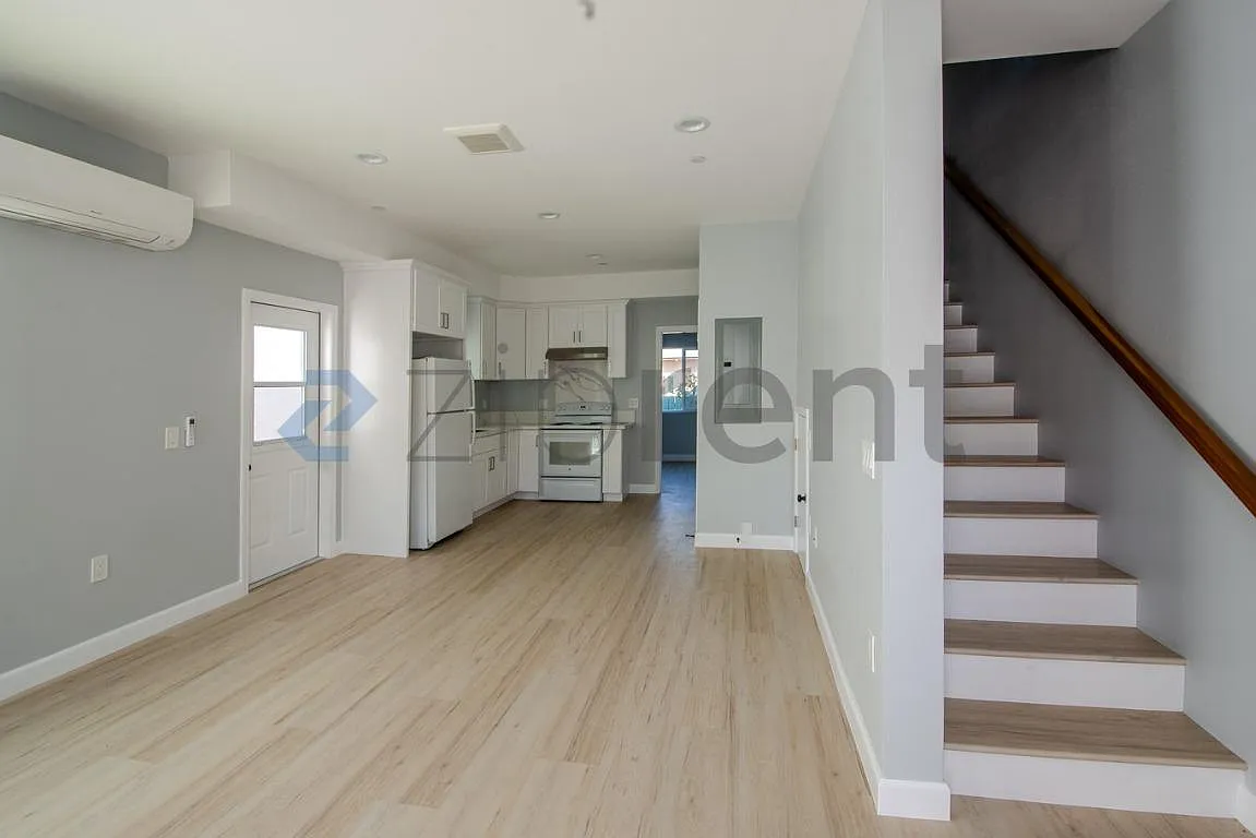 5260 Groveland Dr — Photo 2