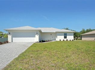 2104 NE 15th Place Cpe, Coral, FL 33909