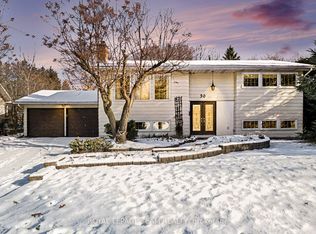 30 Juniper Ct, Ottawa, ON K2E 5M6