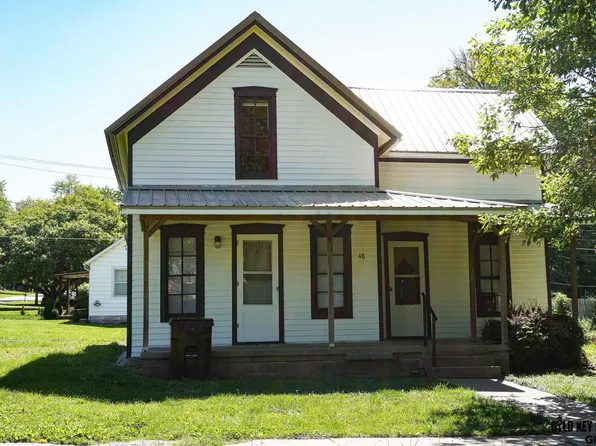 488 N 4th St, Tecumseh, NE 68450