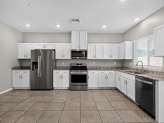 5th image of 371 Scarlet Pine Ct