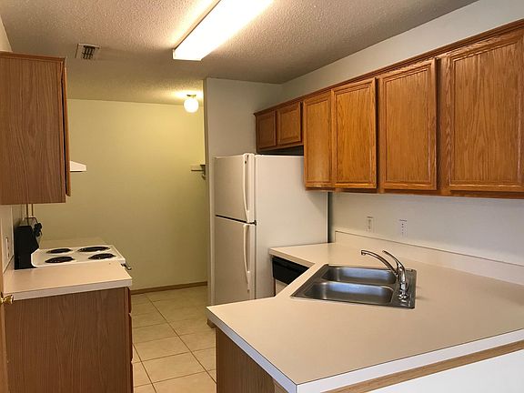 3rd image of 803 S Erika Ave