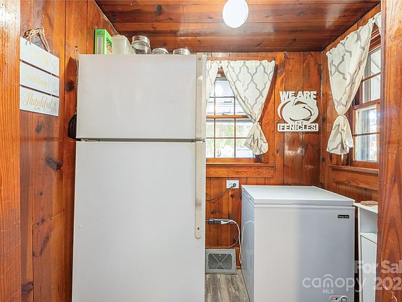 5th image of 710 Wood St