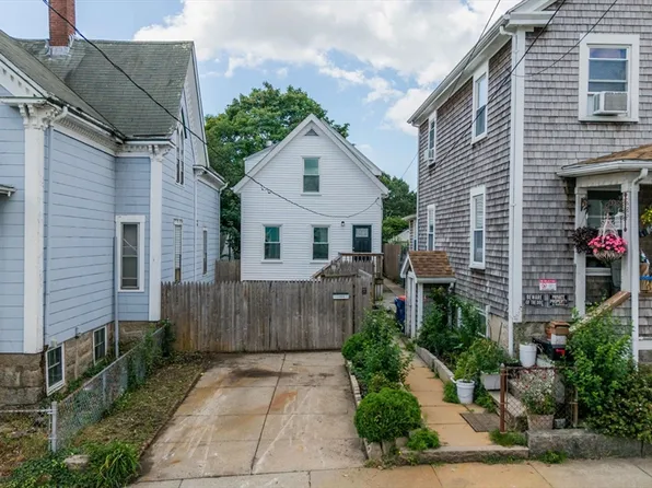 174 1/2 Grinnell St, New Bedford, MA 02740