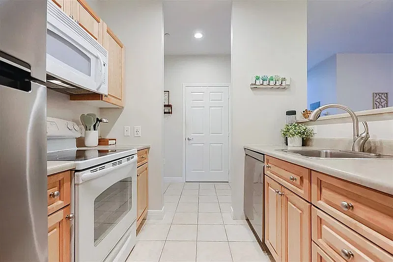 8 Walnut St — Photo 4