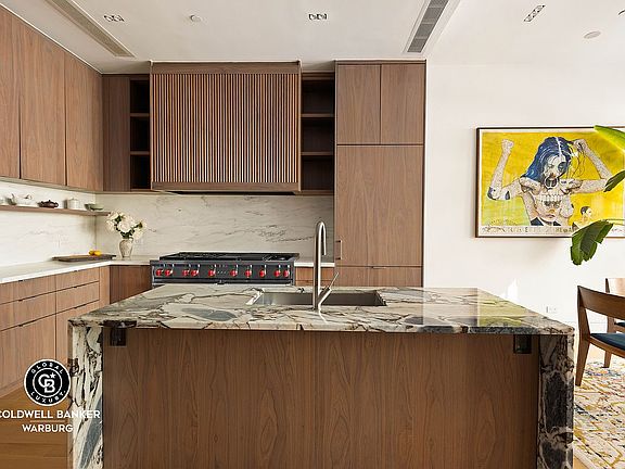 4th image of 163 W 76th St
