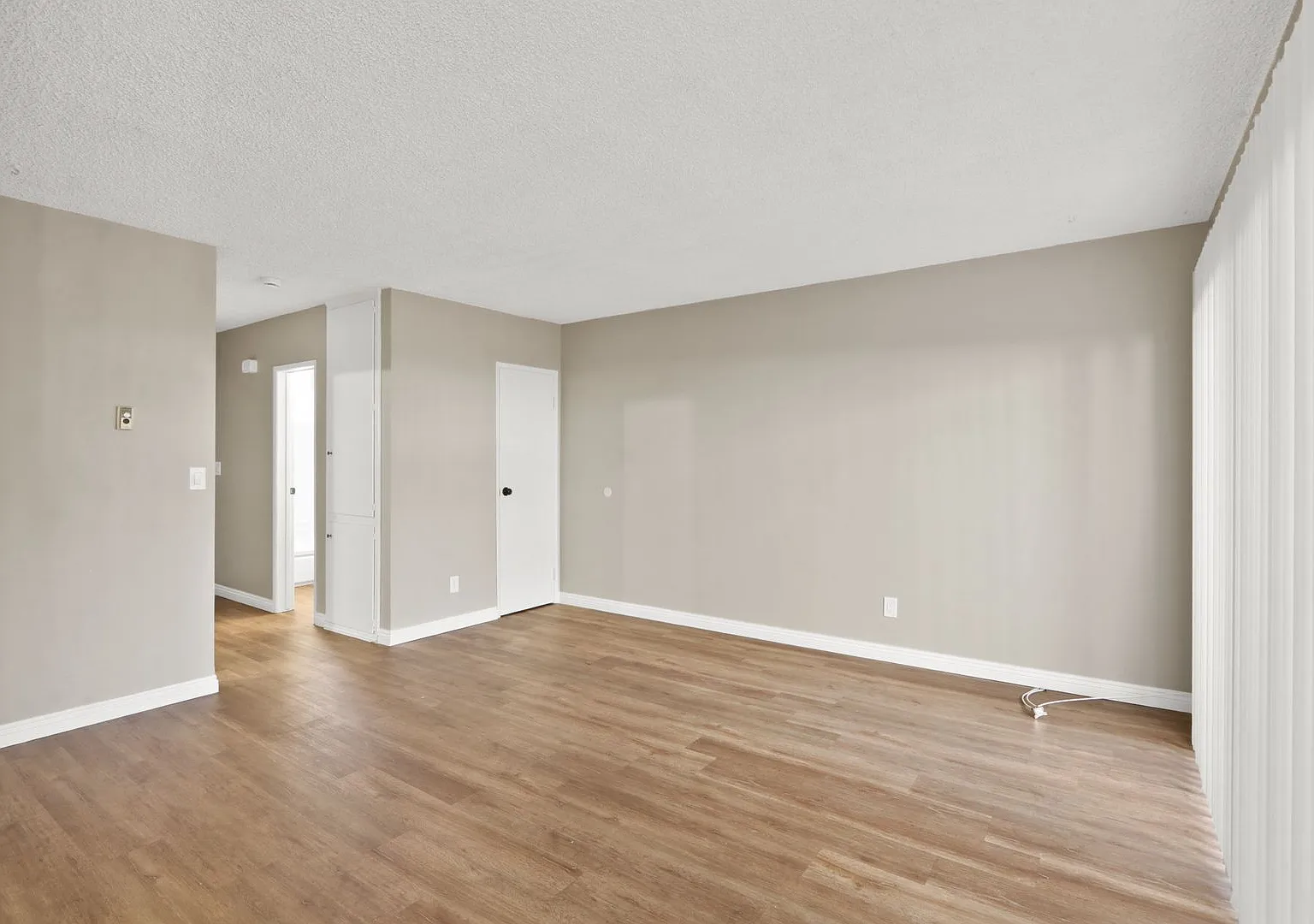 Suzanne Apartments — Photo 3