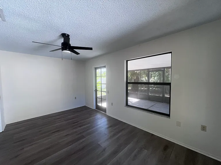 2563 Temple St — Photo 18