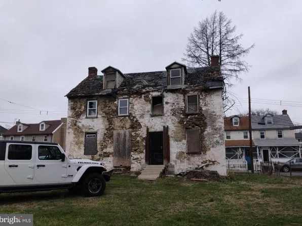 18 Front St #20, Upland, PA 19015
