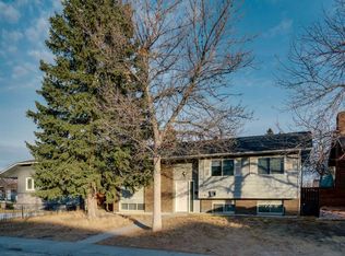 108 W Whiteglen Cres NE, Calgary, AB T1Y 2Z5