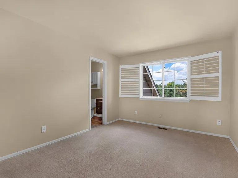 2420 Regal View Ct — Photo 32