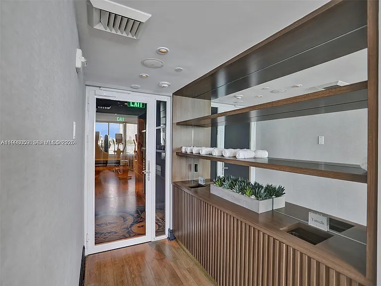 1100 West Ave #1101 — Photo 32