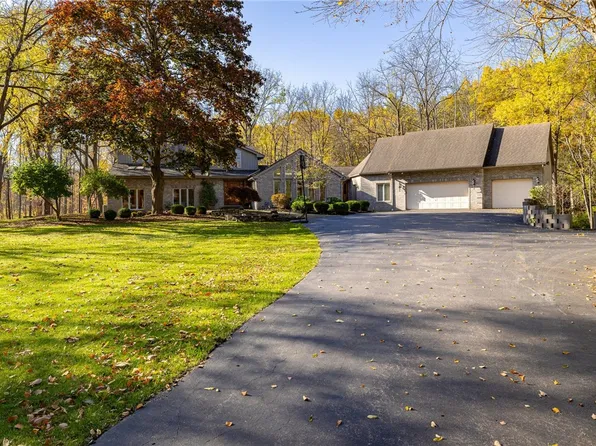 201 Whistle Stop Rd, Pittsford, NY 14534