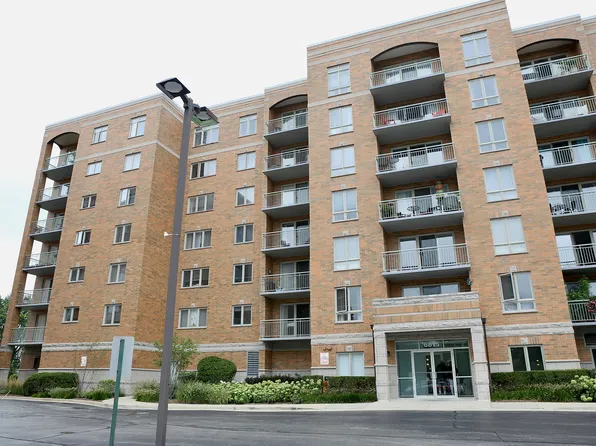 6815 N Milwaukee Ave APT 402, Niles, IL 60714