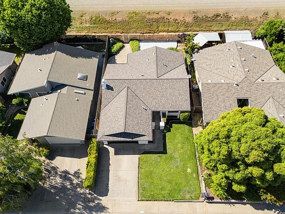 4th image of 9417 Mira Del Rio Dr