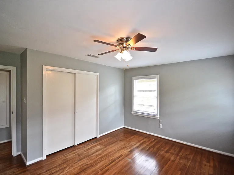 5237 Maple St — Photo 12