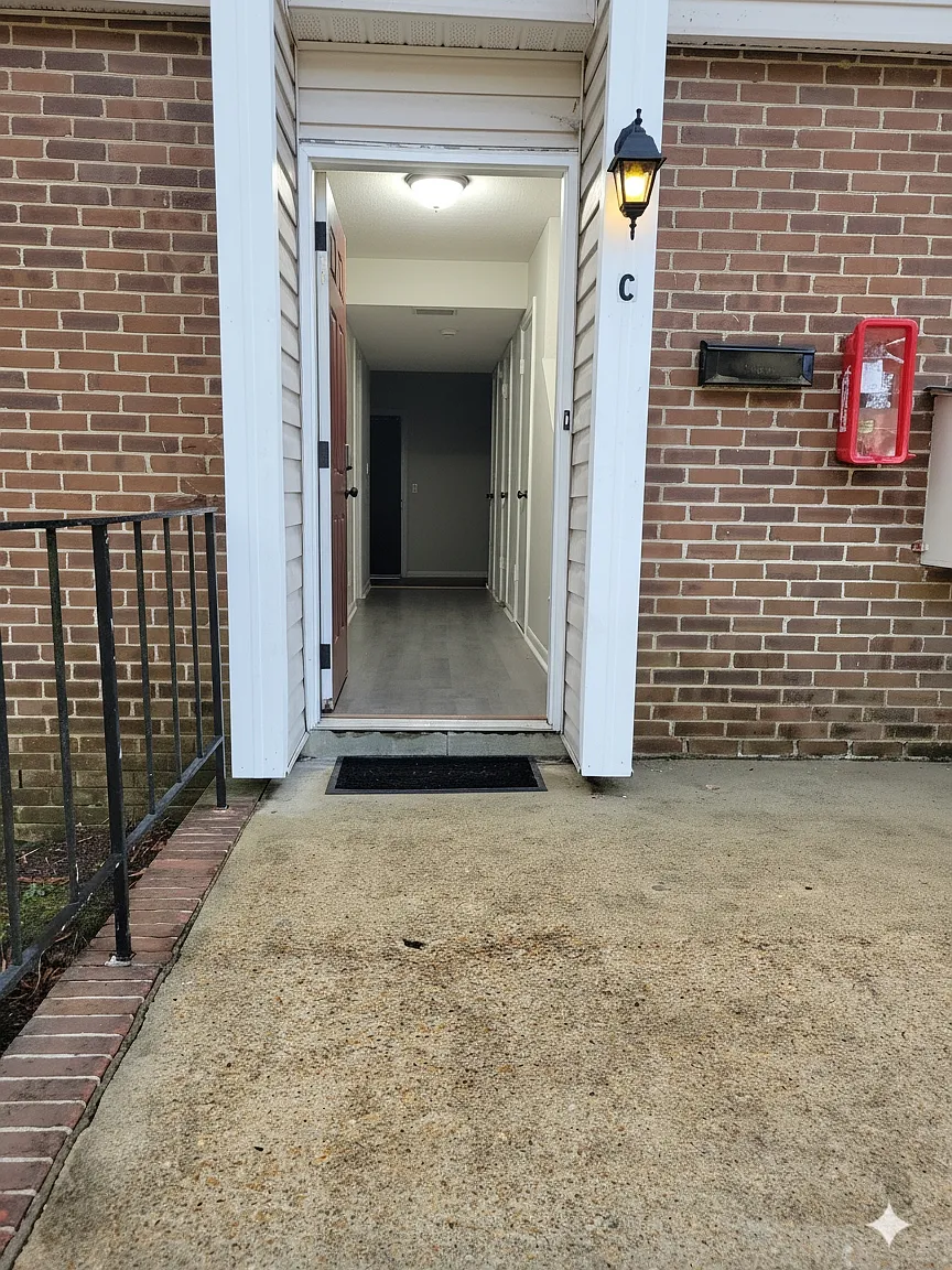 595 Winding Creek Rd — Photo 2