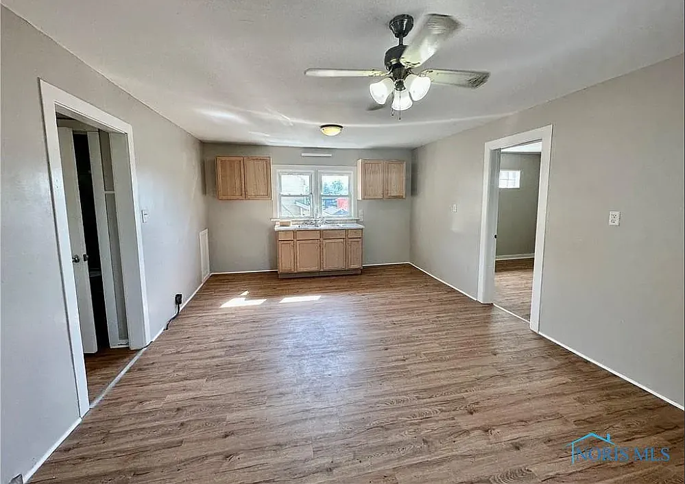4 bed, 1100 sqft, $1,100 — Photo 4
