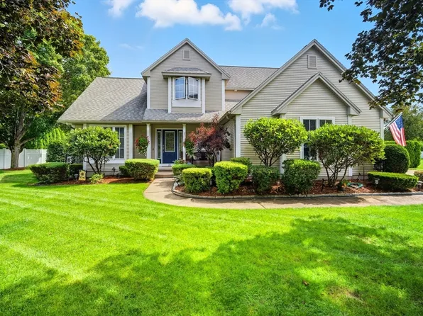 26 Dutchmaster Dr, Feeding Hills, MA 01030